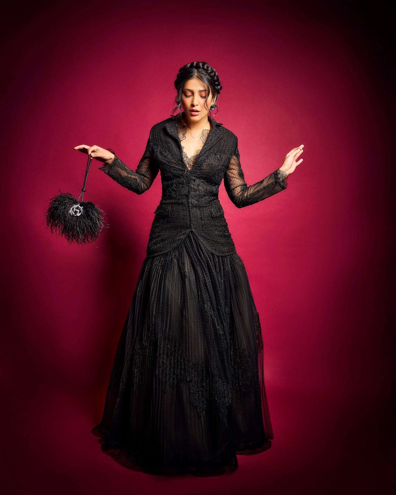 Shruti Haasan in outhouse feather handbag in black