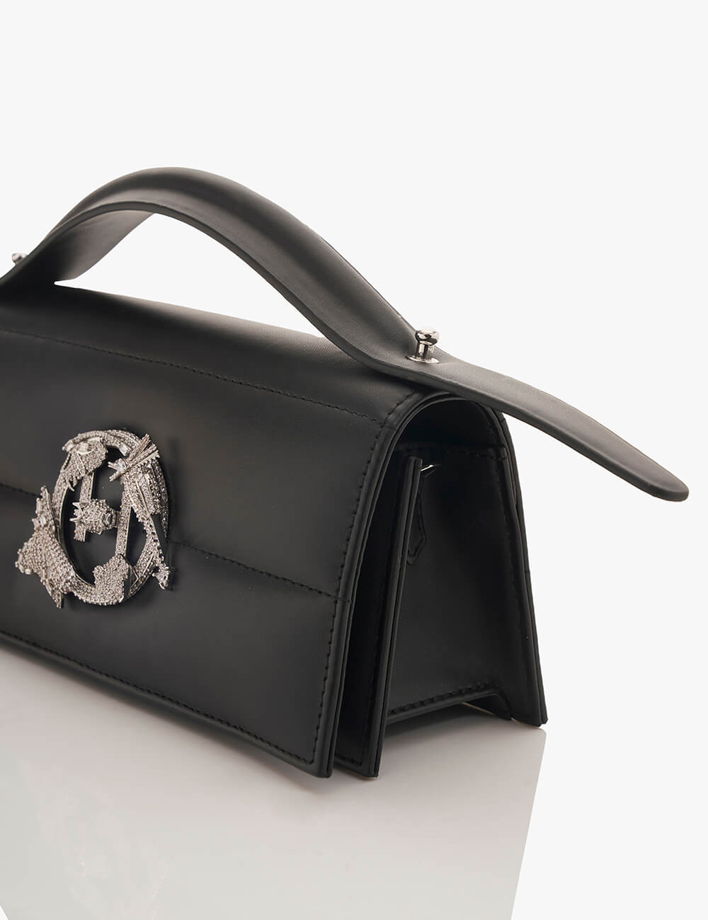 The OH V Paparazzi Handbag in Midnight