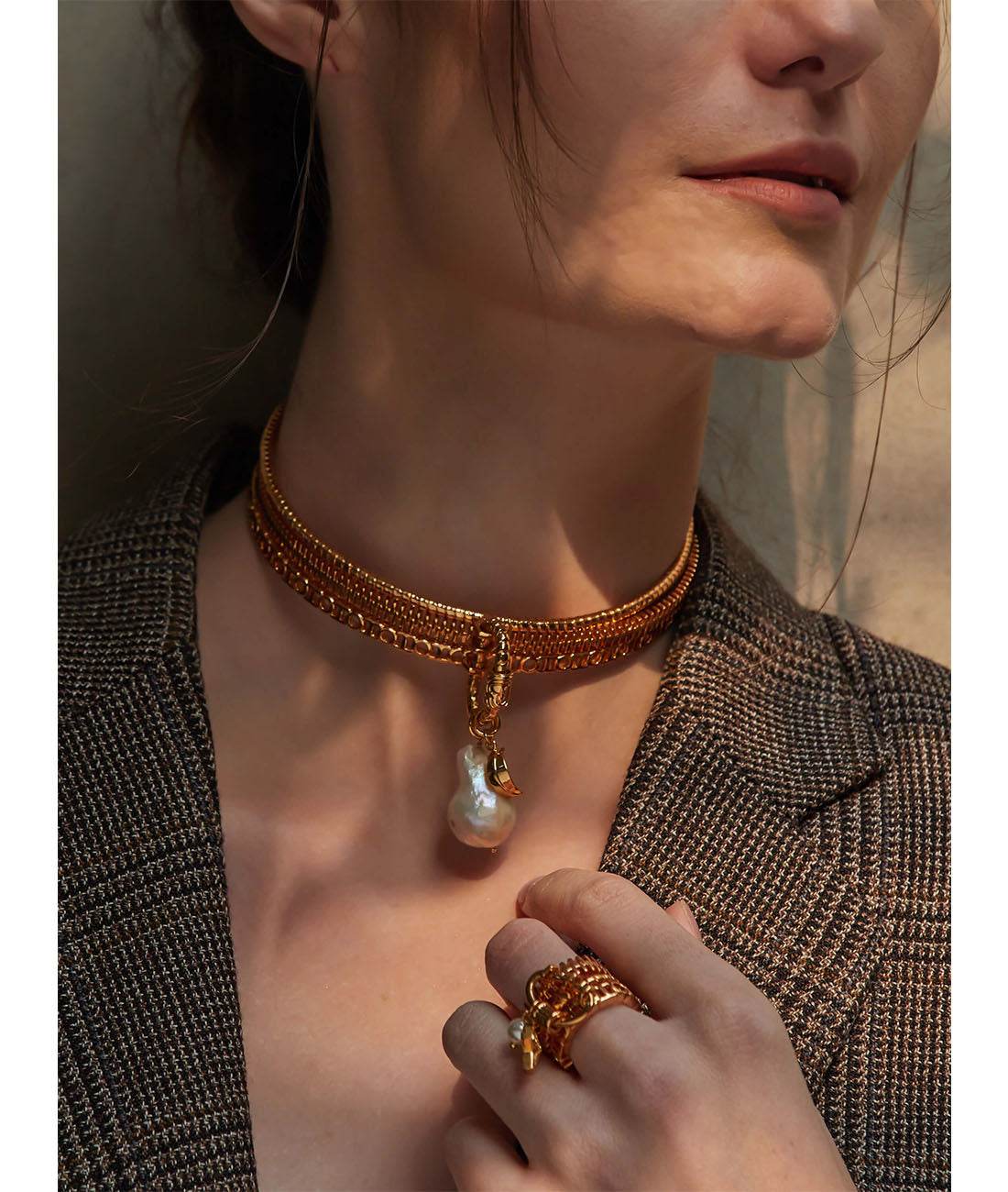 Chunky choker necklace