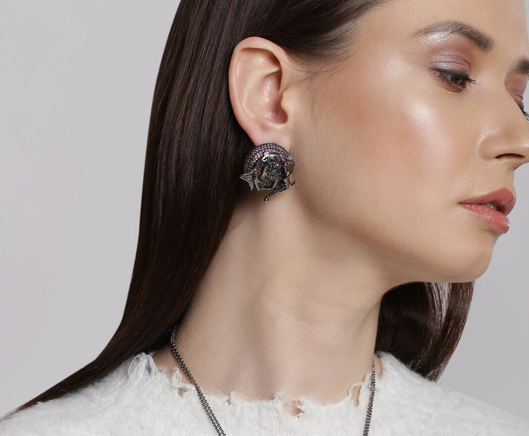 Iridescent pearls stud earrings