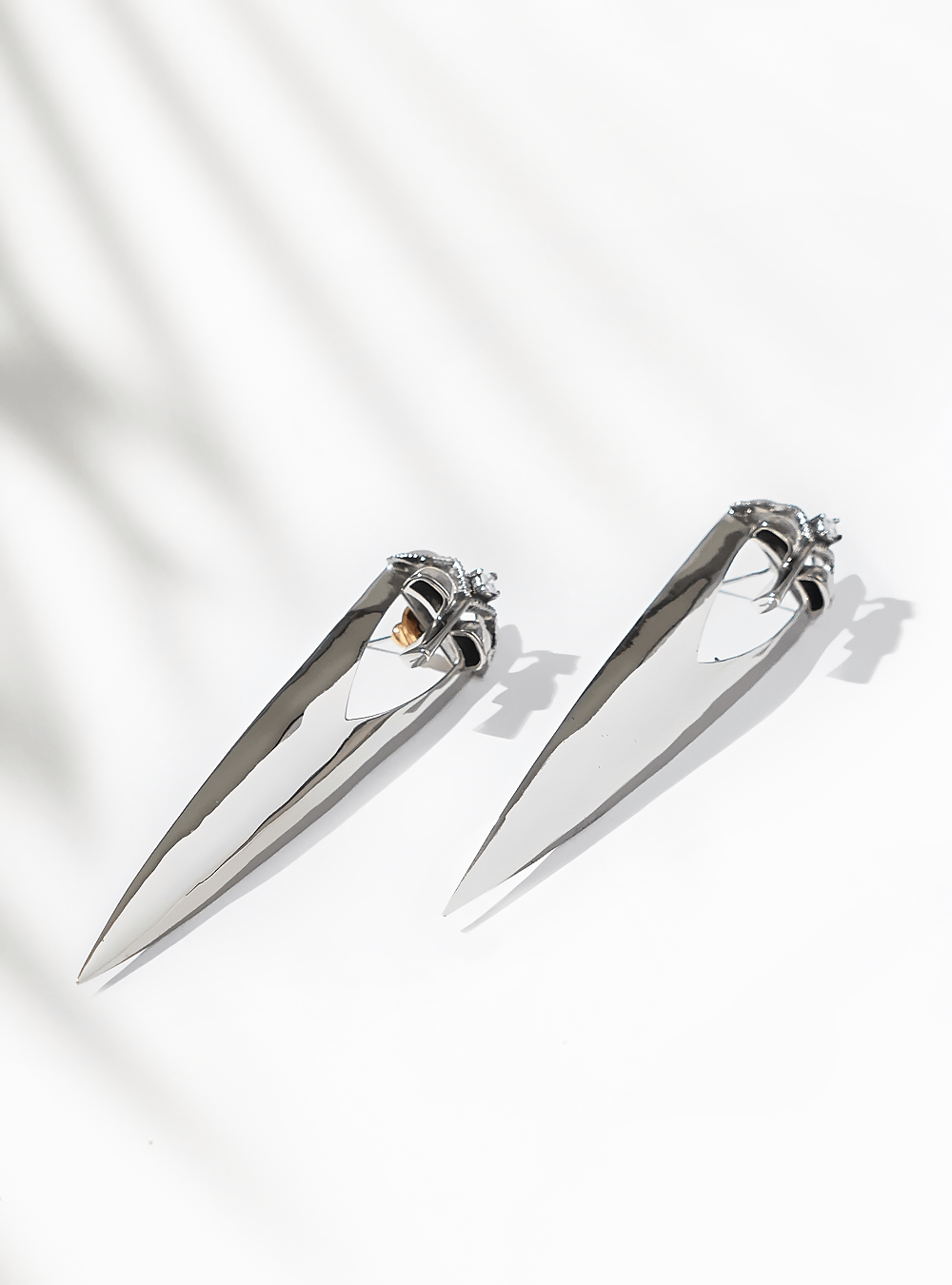 Kavya Trehan In Gavi Spicule Earrings In Silver Finish