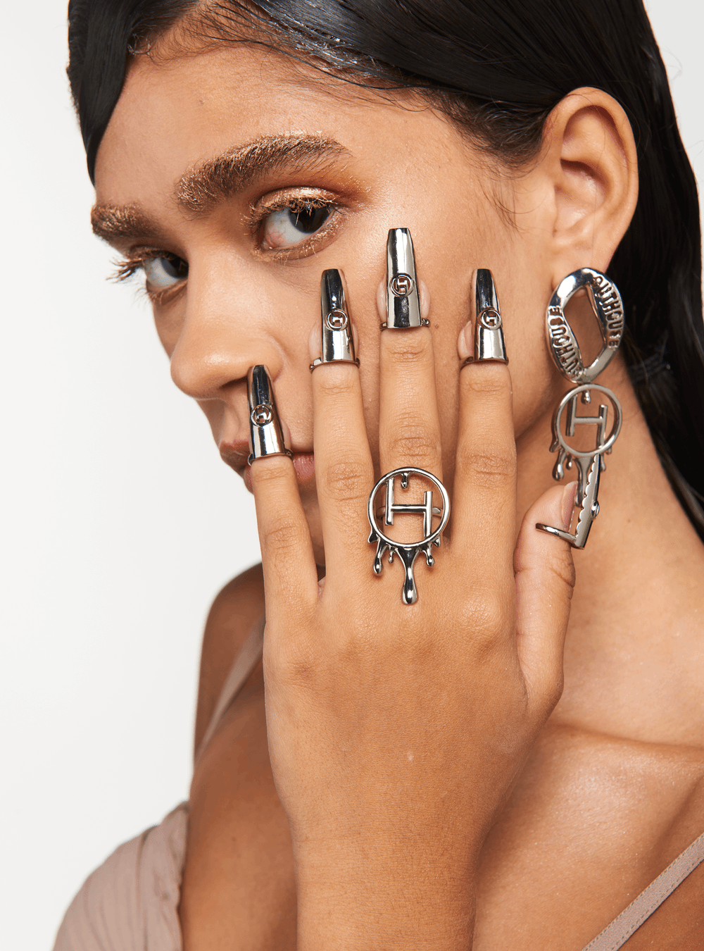 OH Monogram Fingertip Ring In Silver Finish