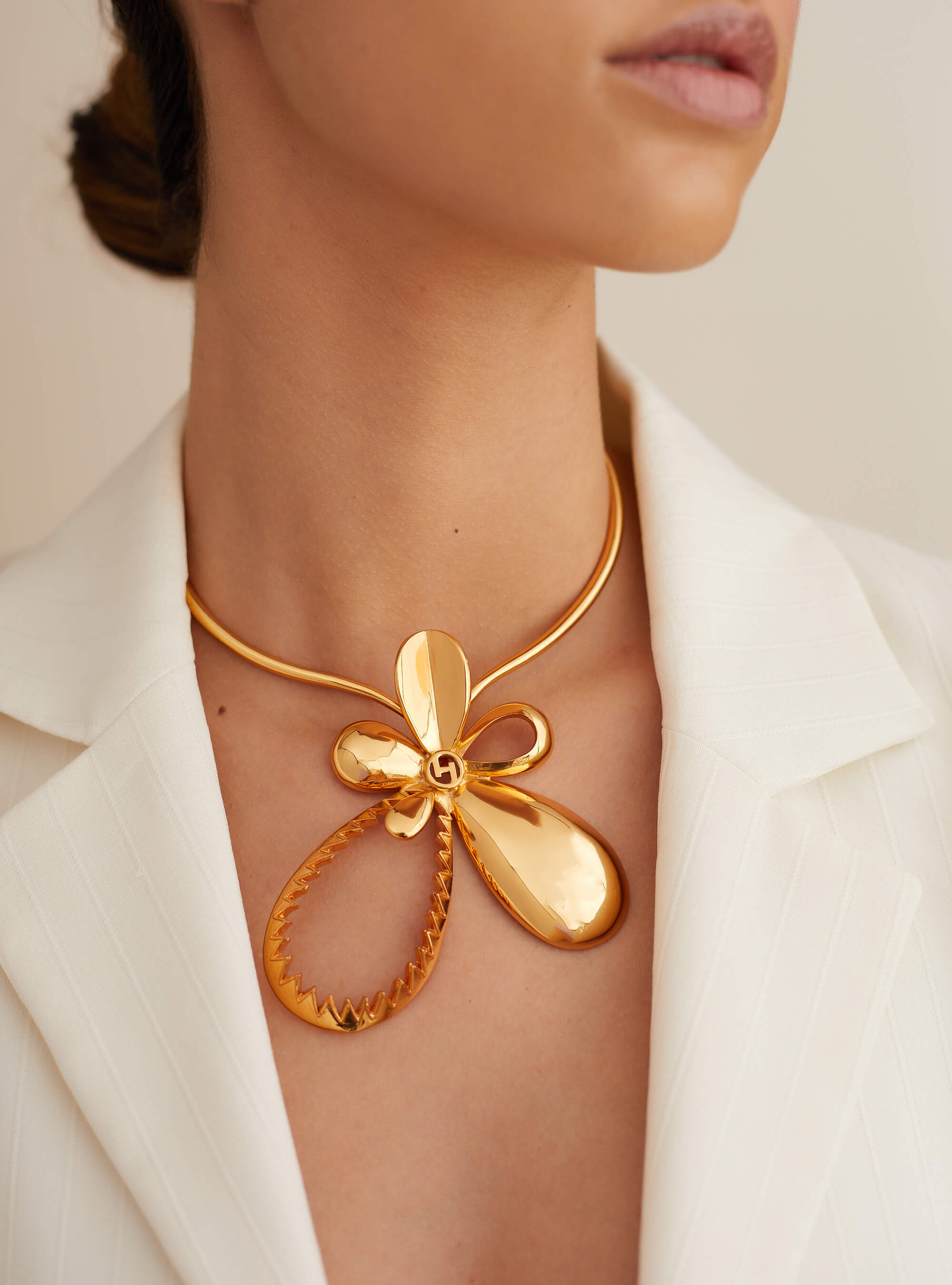 gold chunky necklace
