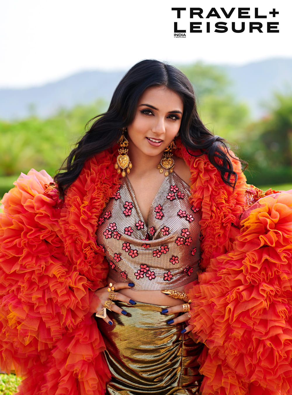 masoom minawala wearing designer gold ring