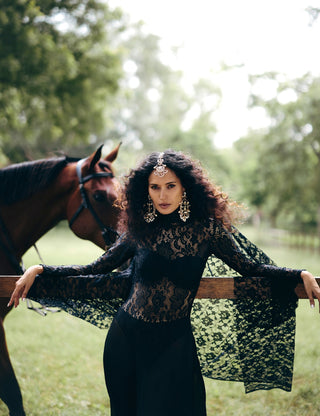 Feral Pearl Chandbali