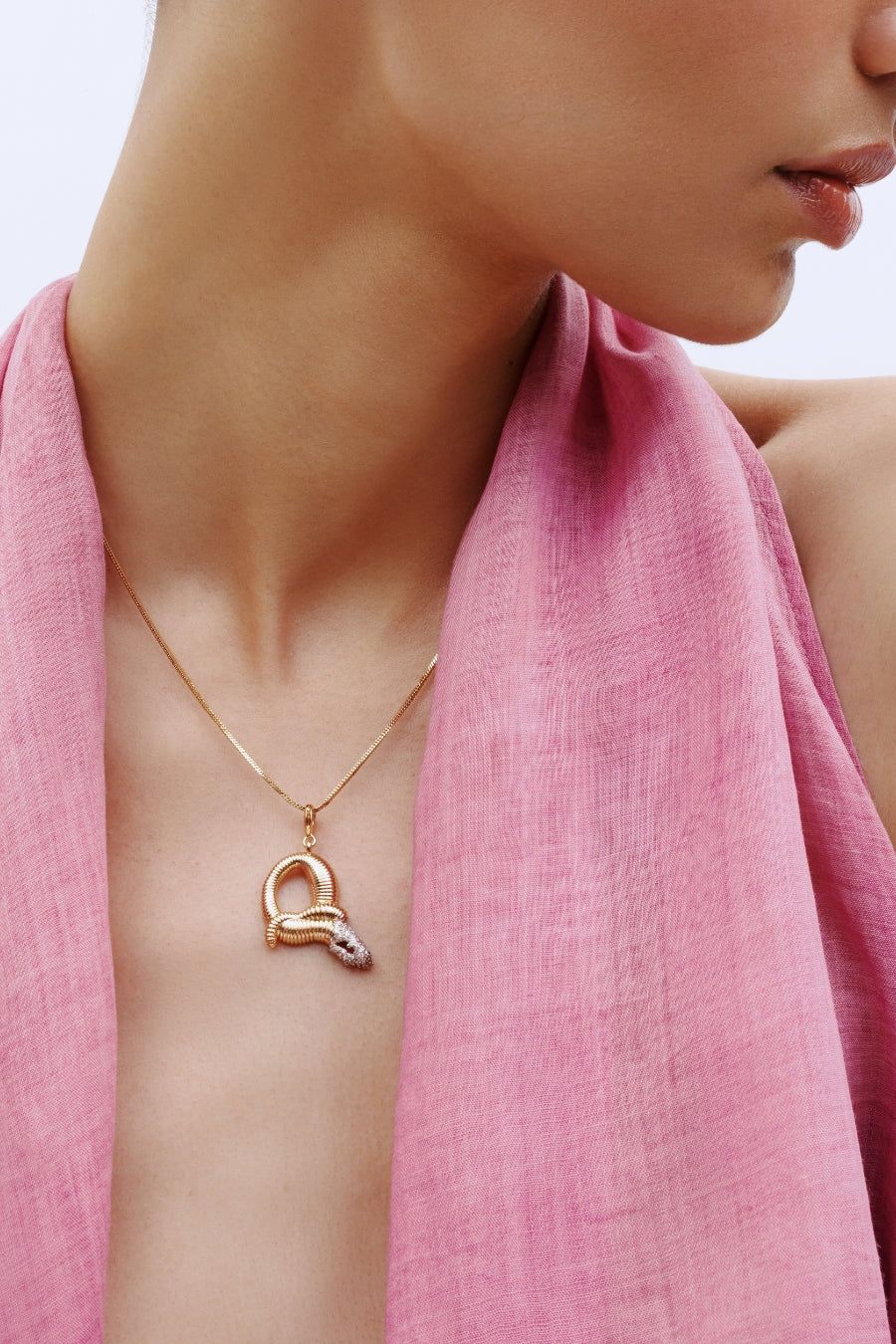 KOKO Alphabet Pendant "Q"