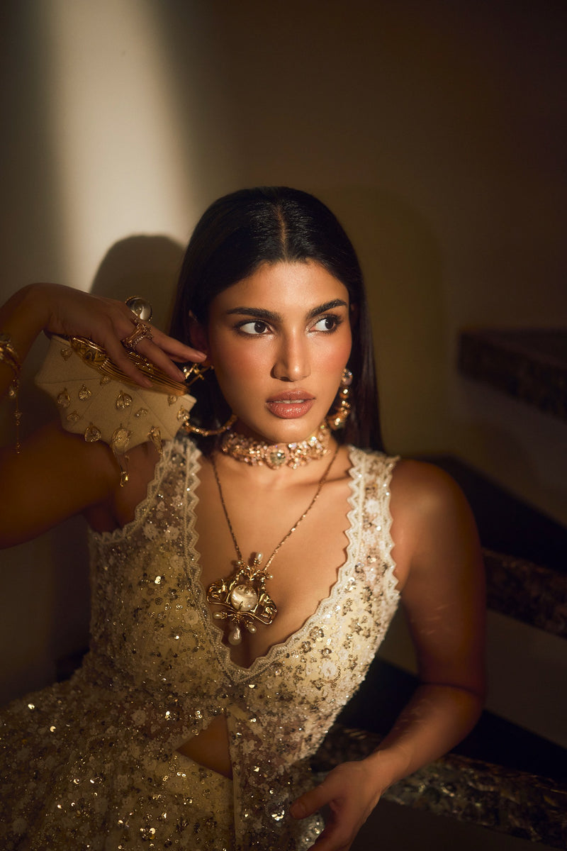 Alizeh Agnihotri In Wild Pearl Cascade Necklace