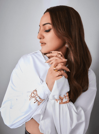 Sonakshi Sinha Wearing Drip OH Crossover Ring