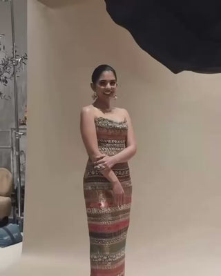 Isha Ambani In Majestic Leopard Couture Hair Accessory