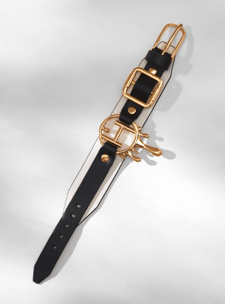 Leather Bracelet With with the iconic OH Dripping monogram in gold finish set