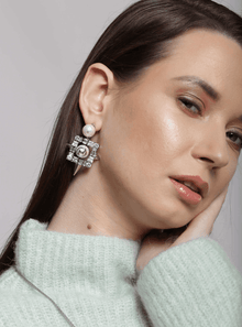 Stud earrings in silver & pearl