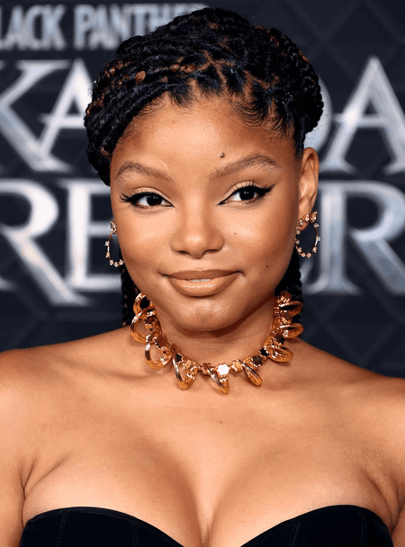 halle bailey wearing gold finish necklace for women