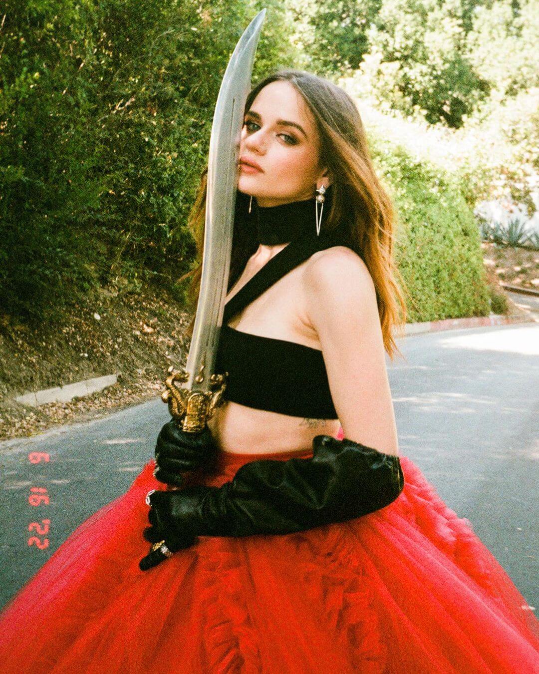 Joey King In Nova Celeste Earrings