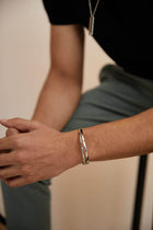 Mens edgy handcuff
