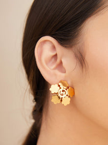 Mira Rajput Kapoor in OH Poppi Clump Stud Earrings
