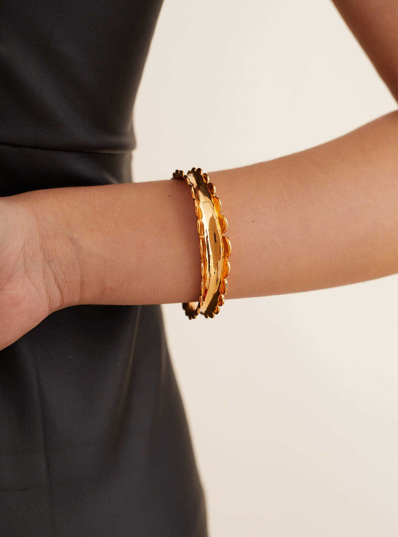 OH Poppi Scallop Handcuff Bracelet