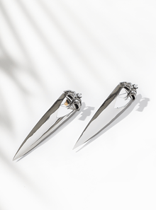 Kavya Trehan In Gavi Spicule Earrings In Silver Finish