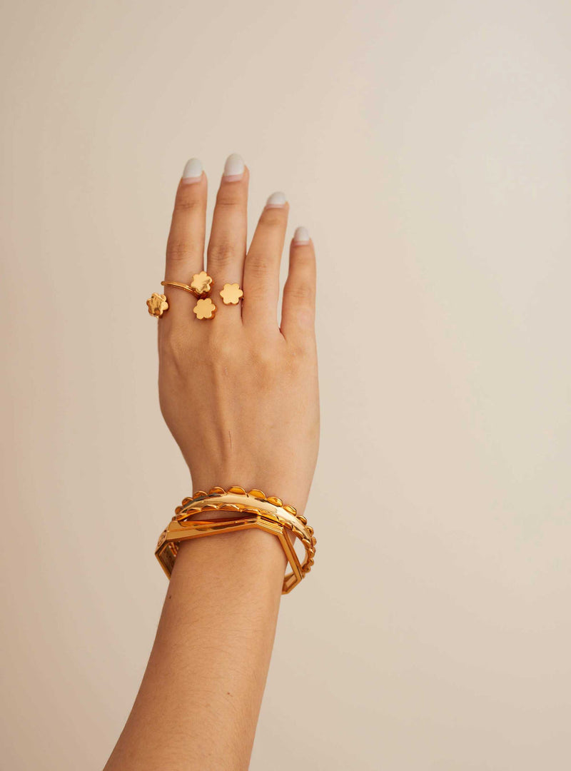 OH Poppi Scallop Handcuff Bracelet