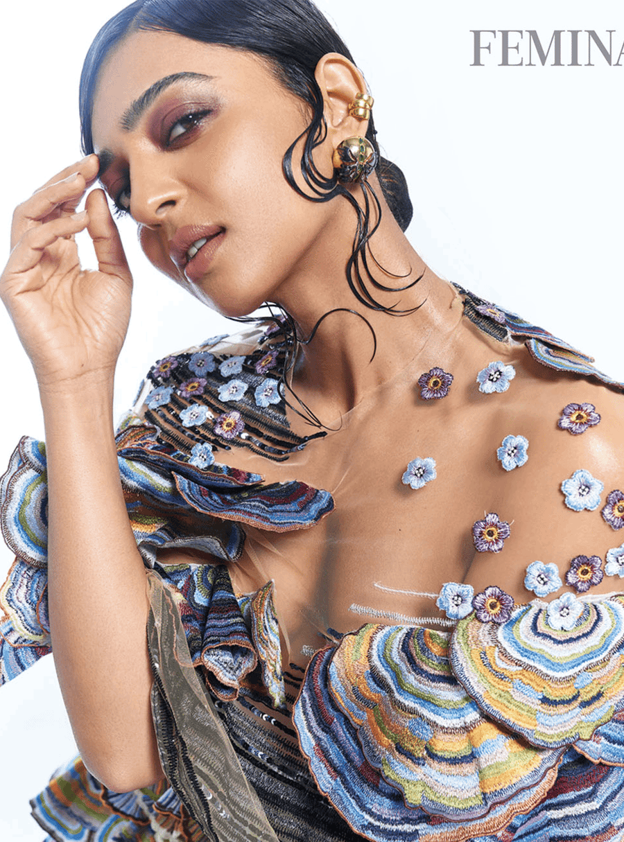 Radhika Apte Button Tops Earrings 