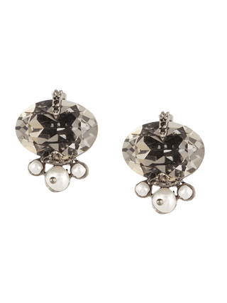 Black stud earrings with pearl