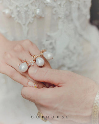 Alanna Panday Wearing The Paloma Pearl Double Finger Ring