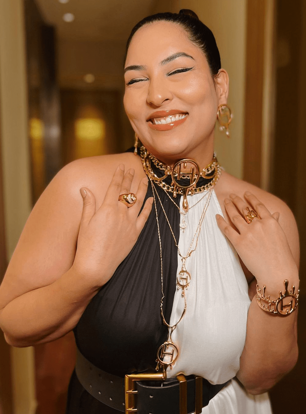 Sakshi Sindwani Wearing Drip OH Free Fall Handcuff Outhouse