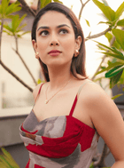 Mira Rajput Kapoor Stud Earrings 