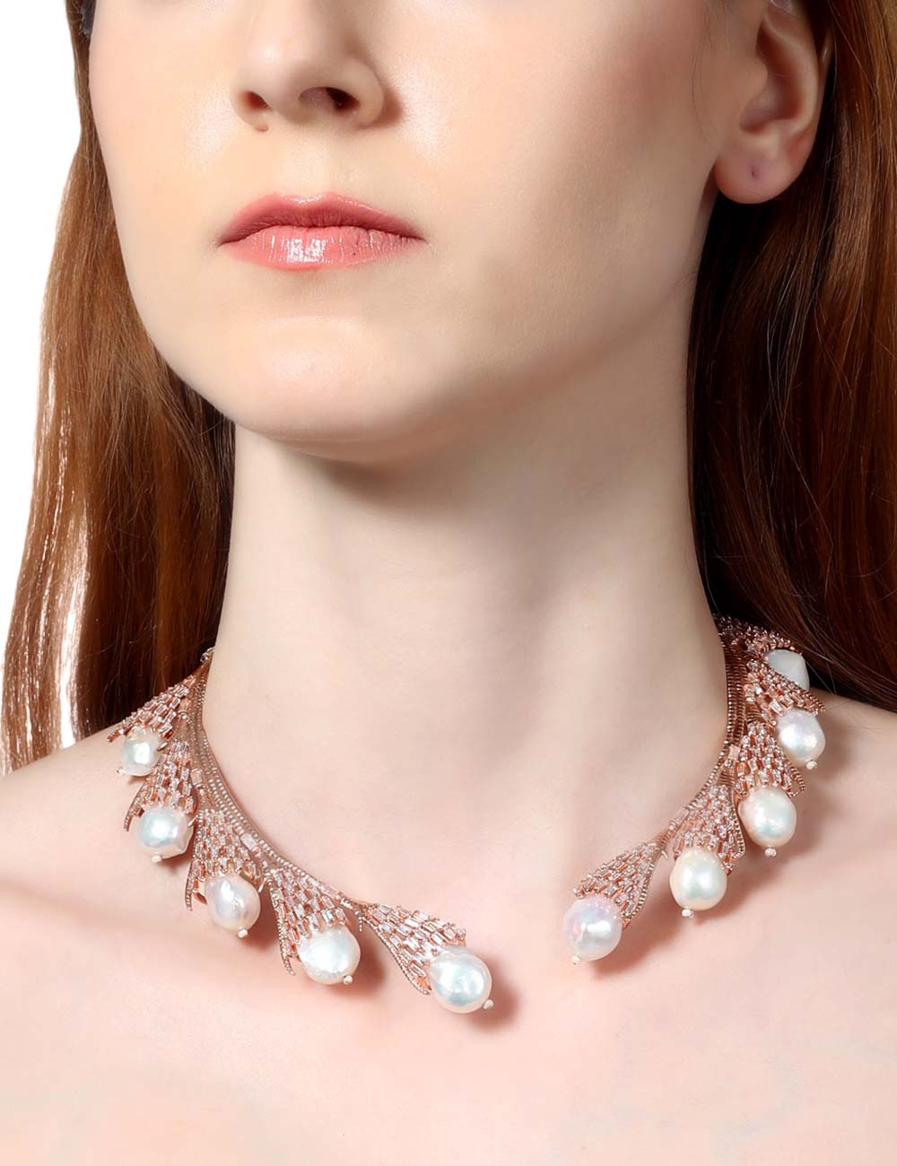 Multi-layered pearl choker with 22 karat gold kasu – svarnam